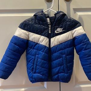 Boys Nike hooded puffer jacket size medium